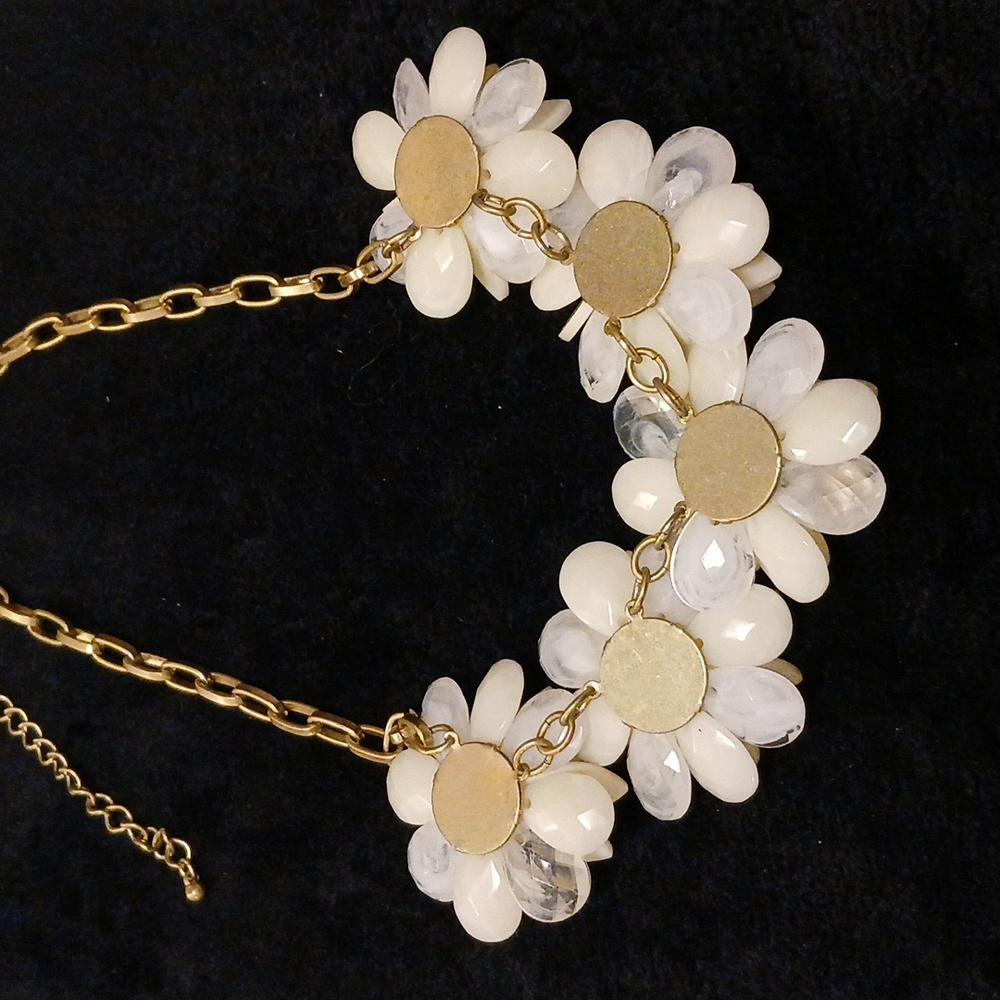 Flower Statement Necklace. - image 3